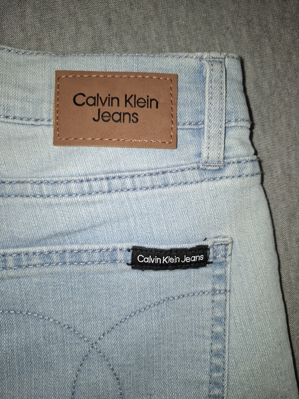 Calvin Klein Women's Size 26 Light Blue Denim Rolled-Hem Shorts - Picture 6 of 6